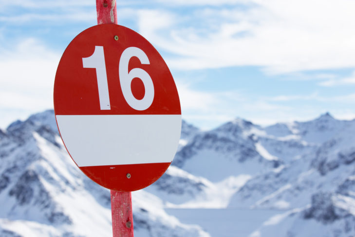 Skiers and snowboarders should always remember the number of the piste they are currently on so that rescuers know the approximate location of the fall.