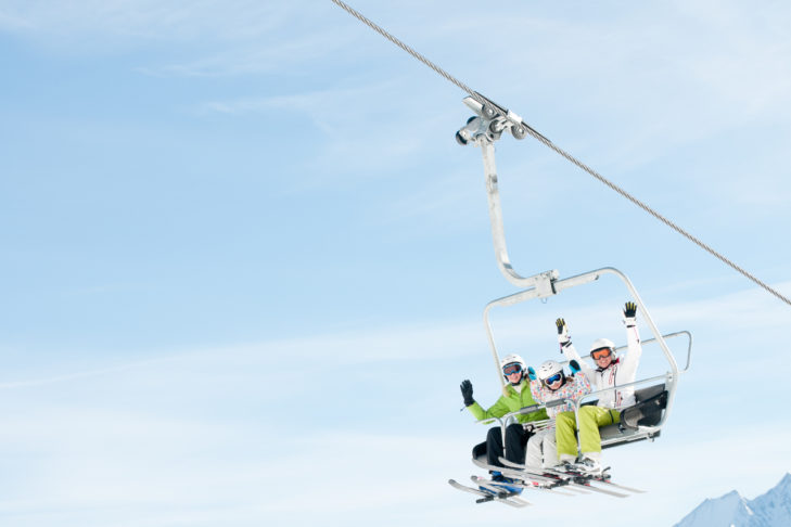 With just a few tricks, the whole family can go on a ski holiday.