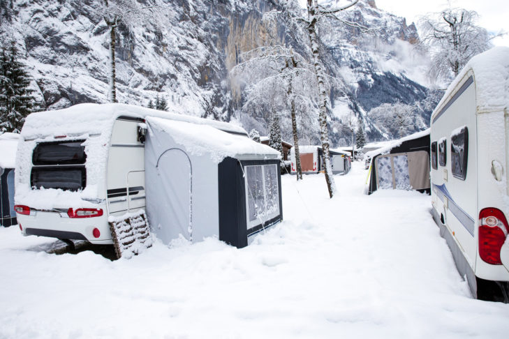 Taking a motorhome on a skiing holiday: SnowTrex presents important information on the subject of winter camping.