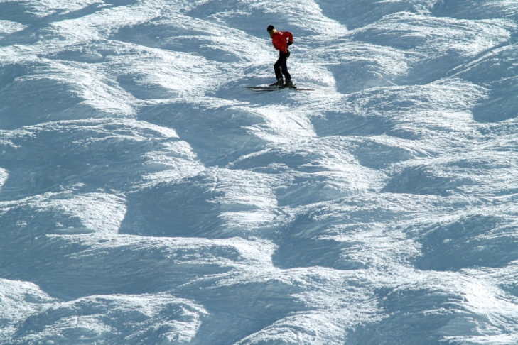 Winter sports enthusiasts who are unsure whether they can ski down certain slopes safely should choose an alternative piste first